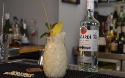 Piña colada: Un coctel refrescante y delicioso